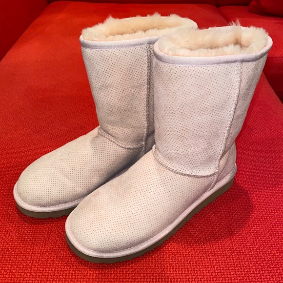 UGG Classic Short Boot - Picture 2 of 5